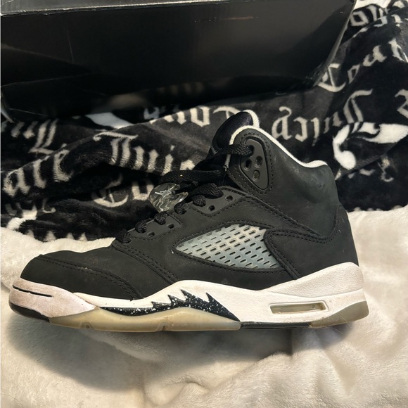 Air Jordan 5s Oreo - Picture 3 of 4